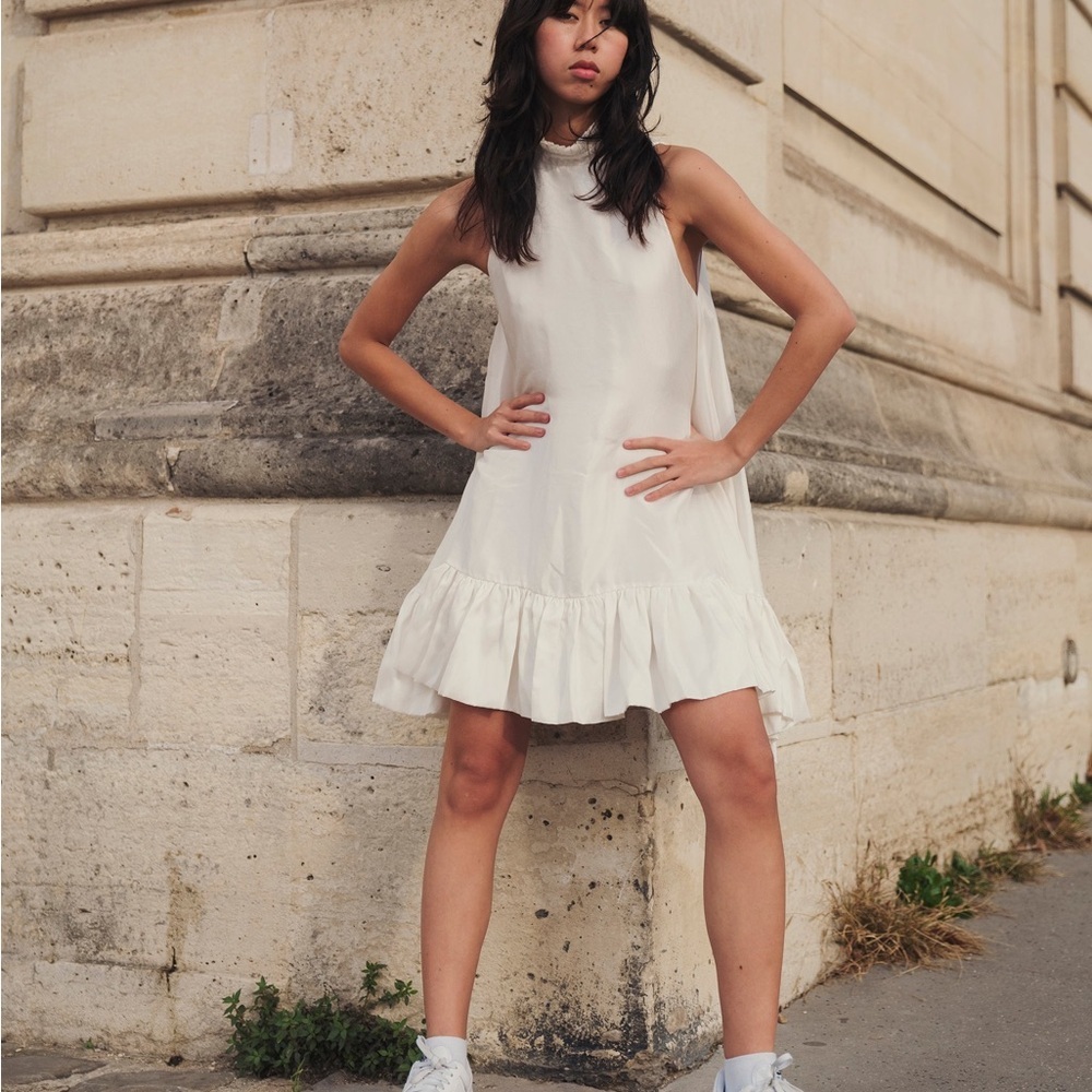 Elegant White Sleeveless Mini Dress